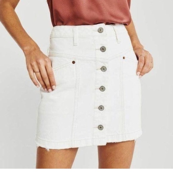 Abercrombie & Fitch Dresses & Skirts - Abercrombie & Fitch White Denim Button up Mini Skirt Sz 2